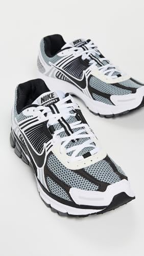 Nike Men's Zoom Vomero 5 SE SP Sneakers, Dark Grey/Black/White/Sail, 9.5 Medium US