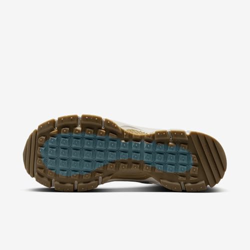 Nike Zoom Vomero Roam Men's Winterized Shoes (HV4294-009, College Grey/Vast Grey/Gum Dark Brown/White) Size 10