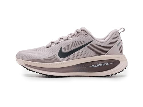 Nike Womens Vomero 18 Particle Rose/Off Noir/Silt Red/Tattoo 9 Medium