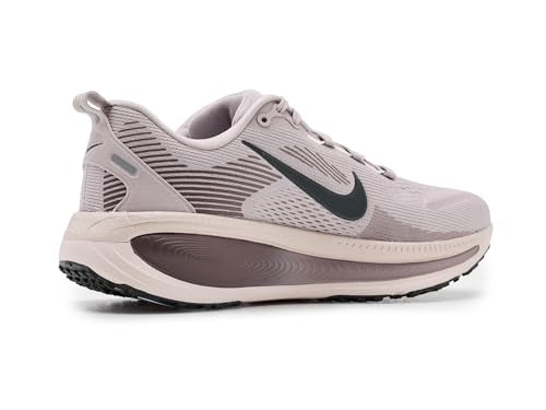 Nike Womens Vomero 18 Particle Rose/Off Noir/Silt Red/Tattoo 9 Medium