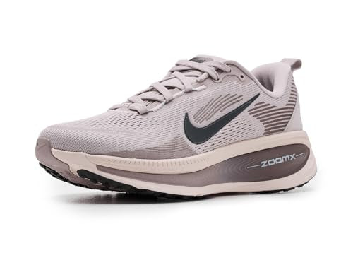 Nike Womens Vomero 18 Particle Rose/Off Noir/Silt Red/Tattoo 9 Medium