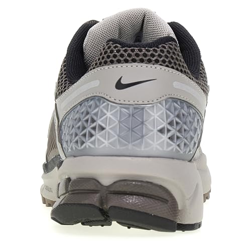 NIKE ZOOM VOMERO 5 "COLLEGE GREY/BLACK-CAVE STONE"