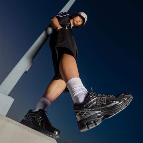 New Balance 1906R - Men's Casual Running Shoes (Black/Silver) Size 8.5